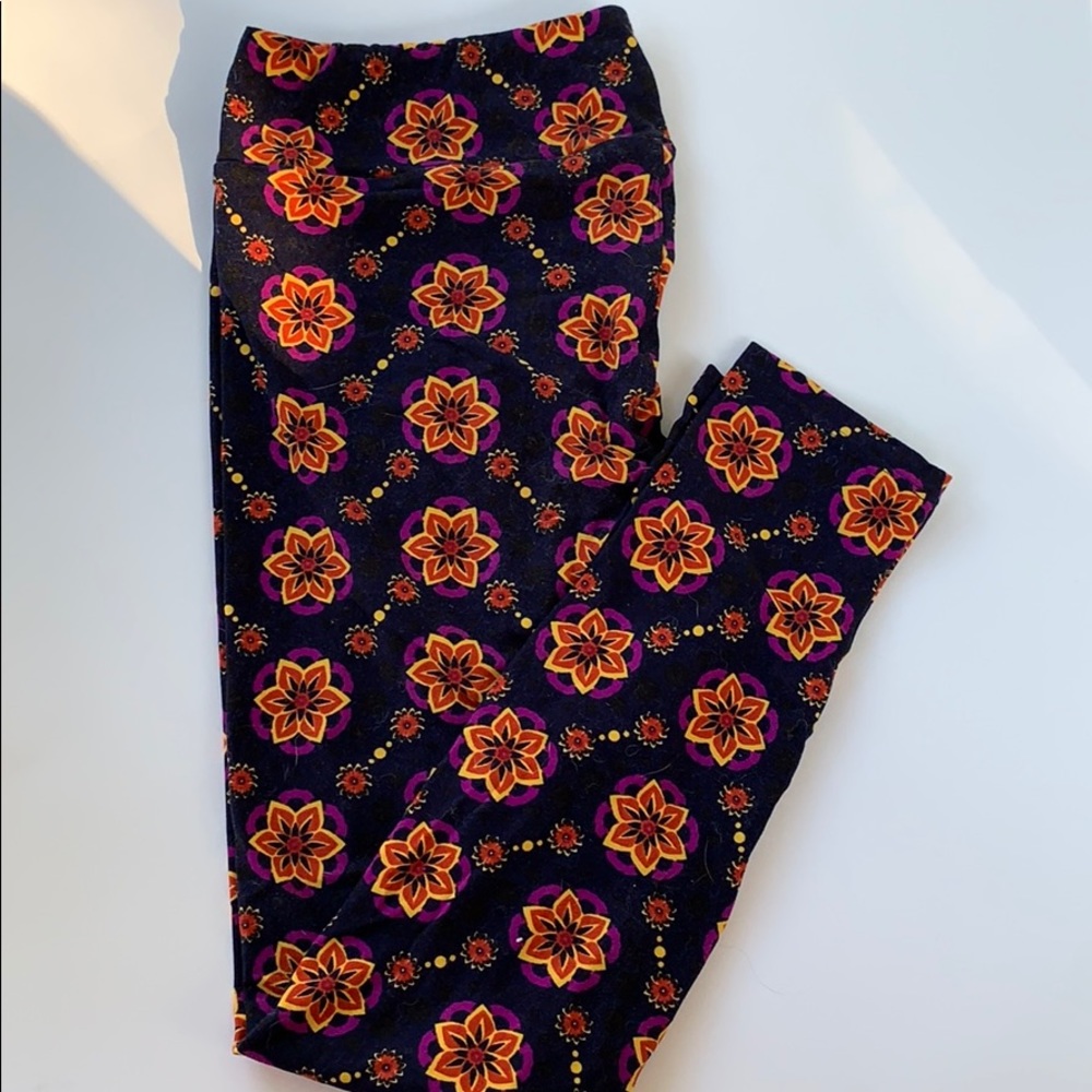 Lularoe TC leggings Navy Background